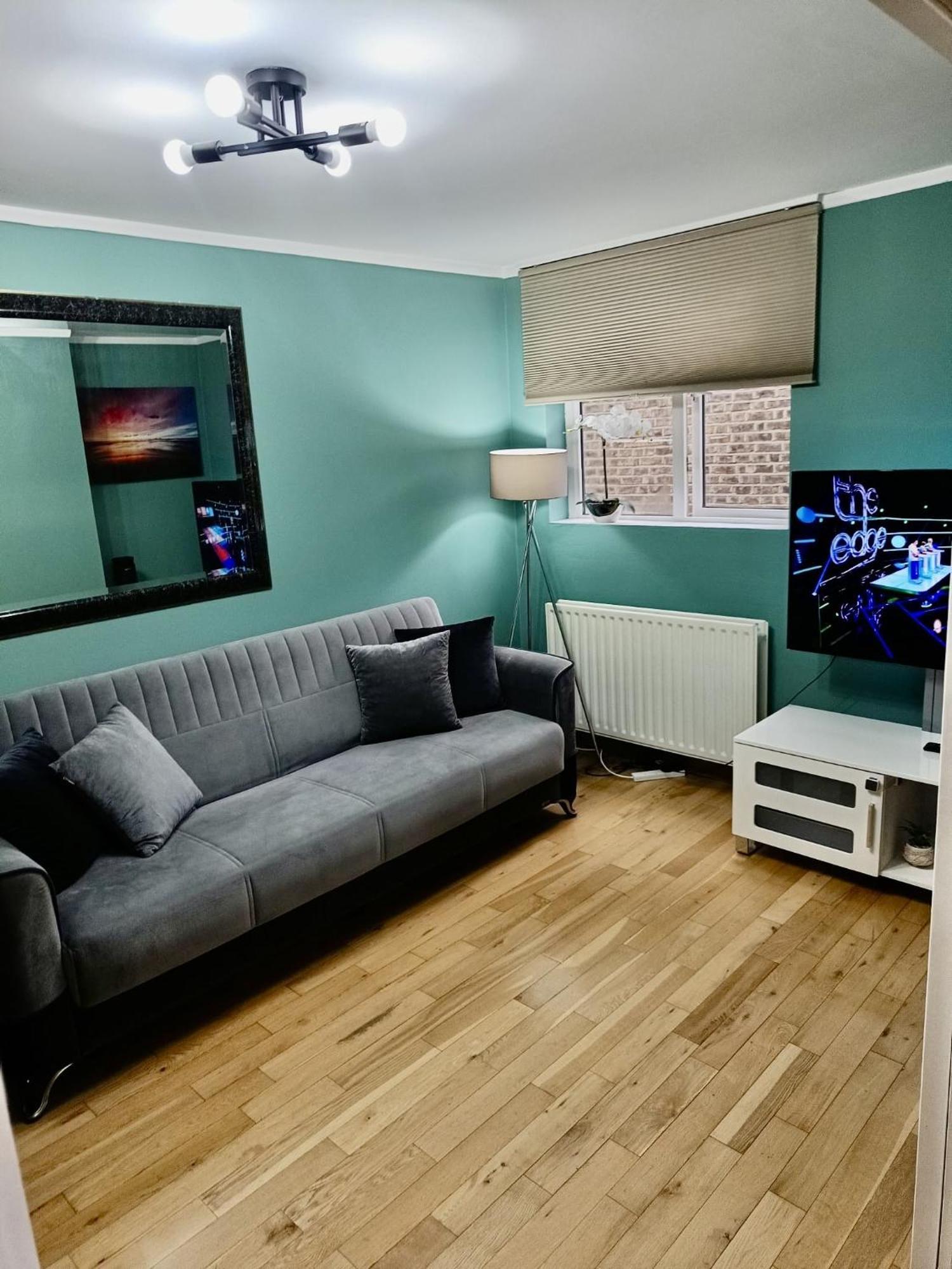 Deluxe - 1 Min Away From Camden Market And Station Apartment *
